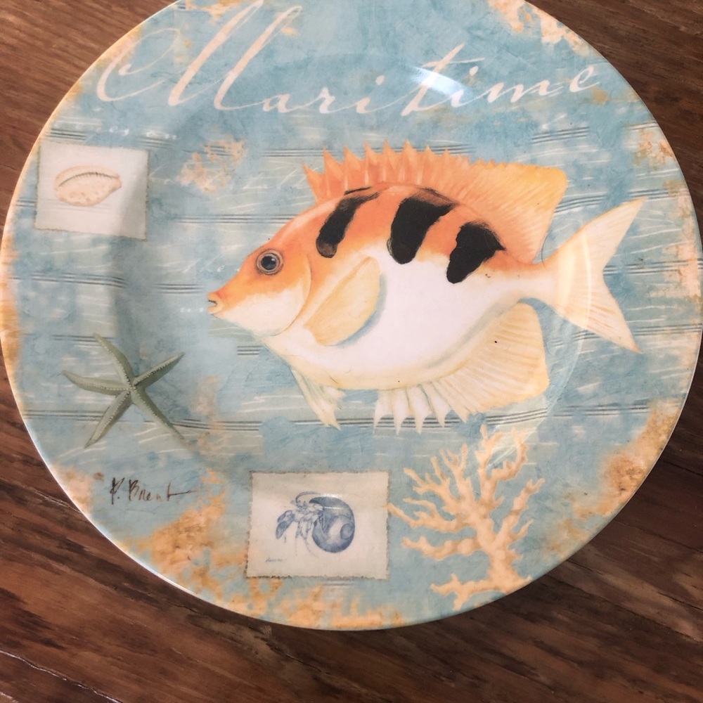 Decorative tropical fish dish